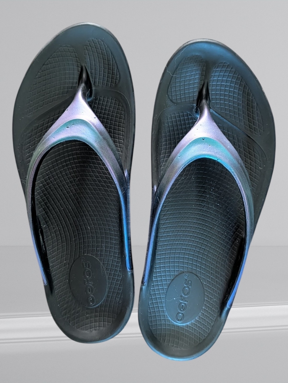 Oofos "OOlala" Women's Iridescent Luxe Sandals